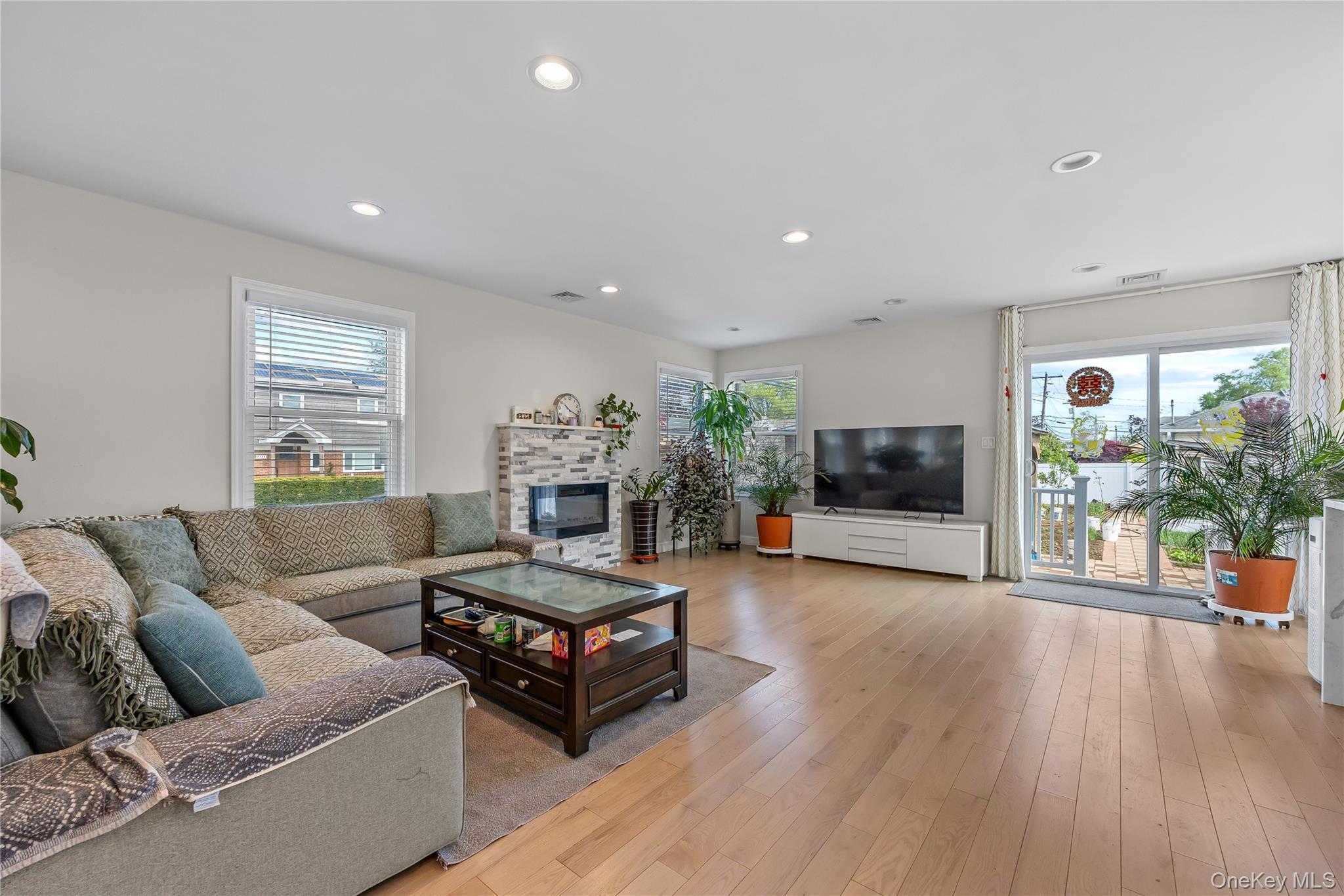 Single Family South  Nassau County, NY 11783, MLS-860670-7