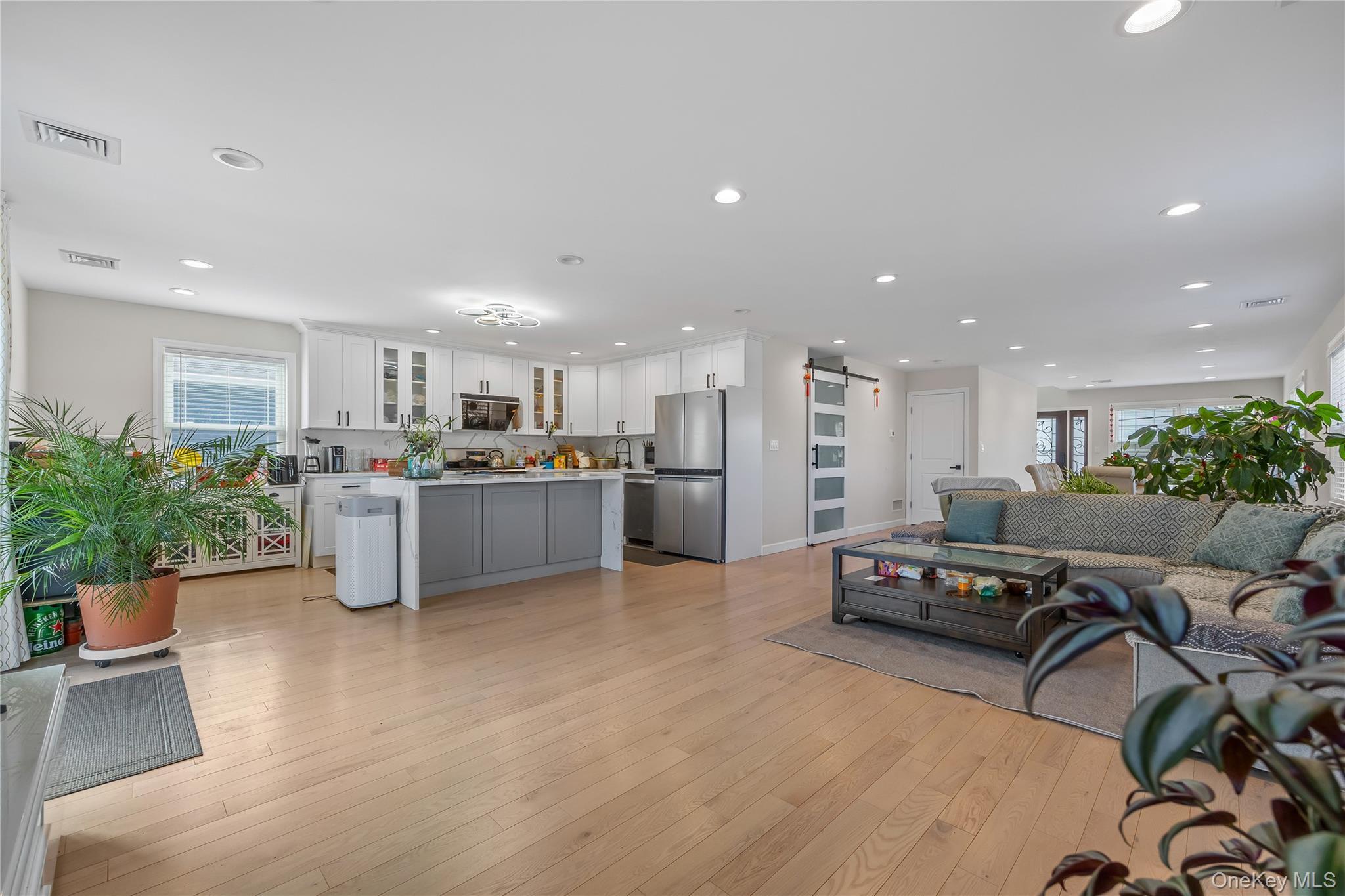 Single Family South  Nassau County, NY 11783, MLS-860670-8