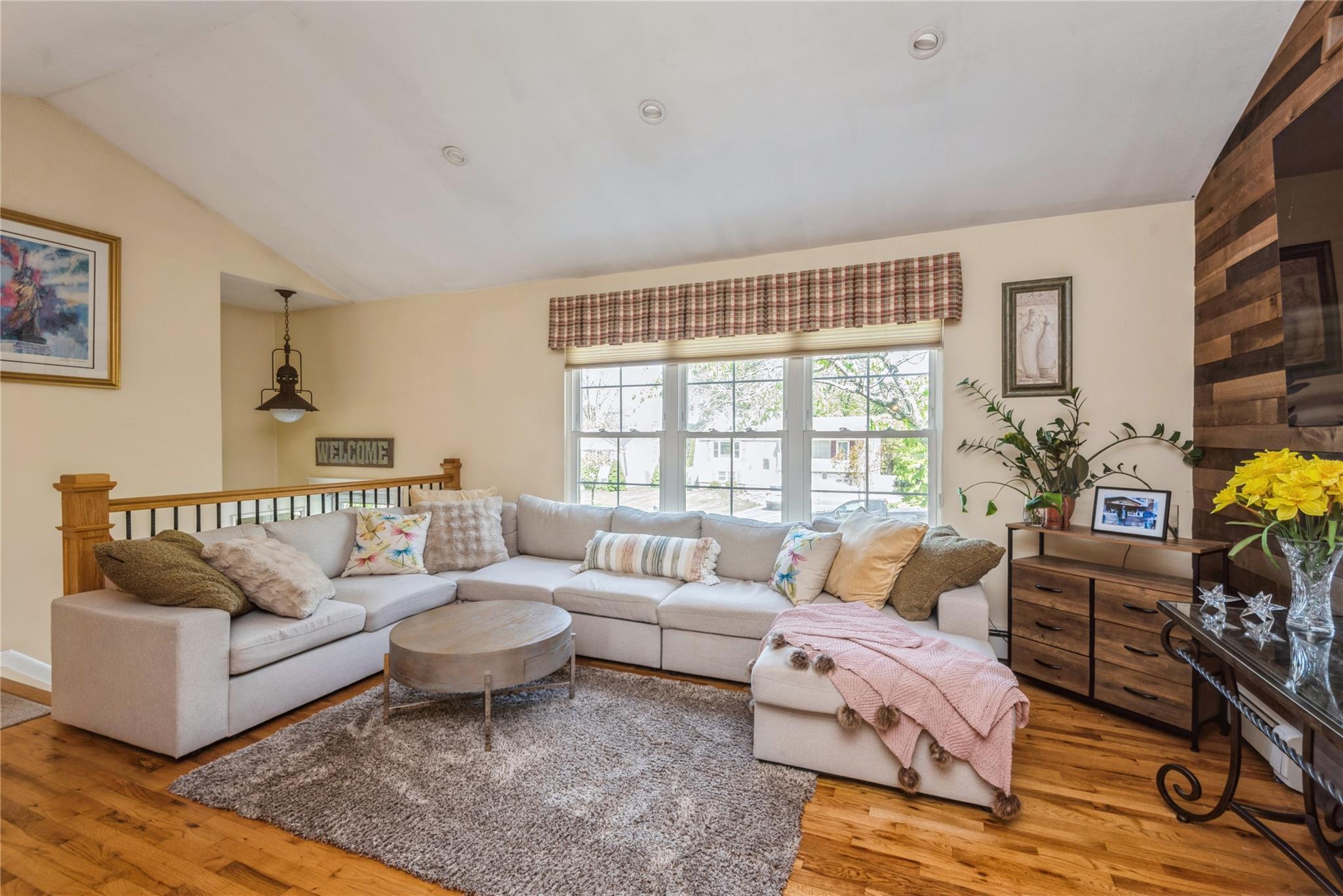 Single Family Phyllis  Suffolk County, NY 11754, MLS-860675-7