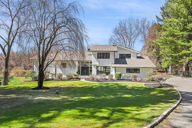 Single Family Round Hill  Westchester County, NY 10504, MLS-860688-4