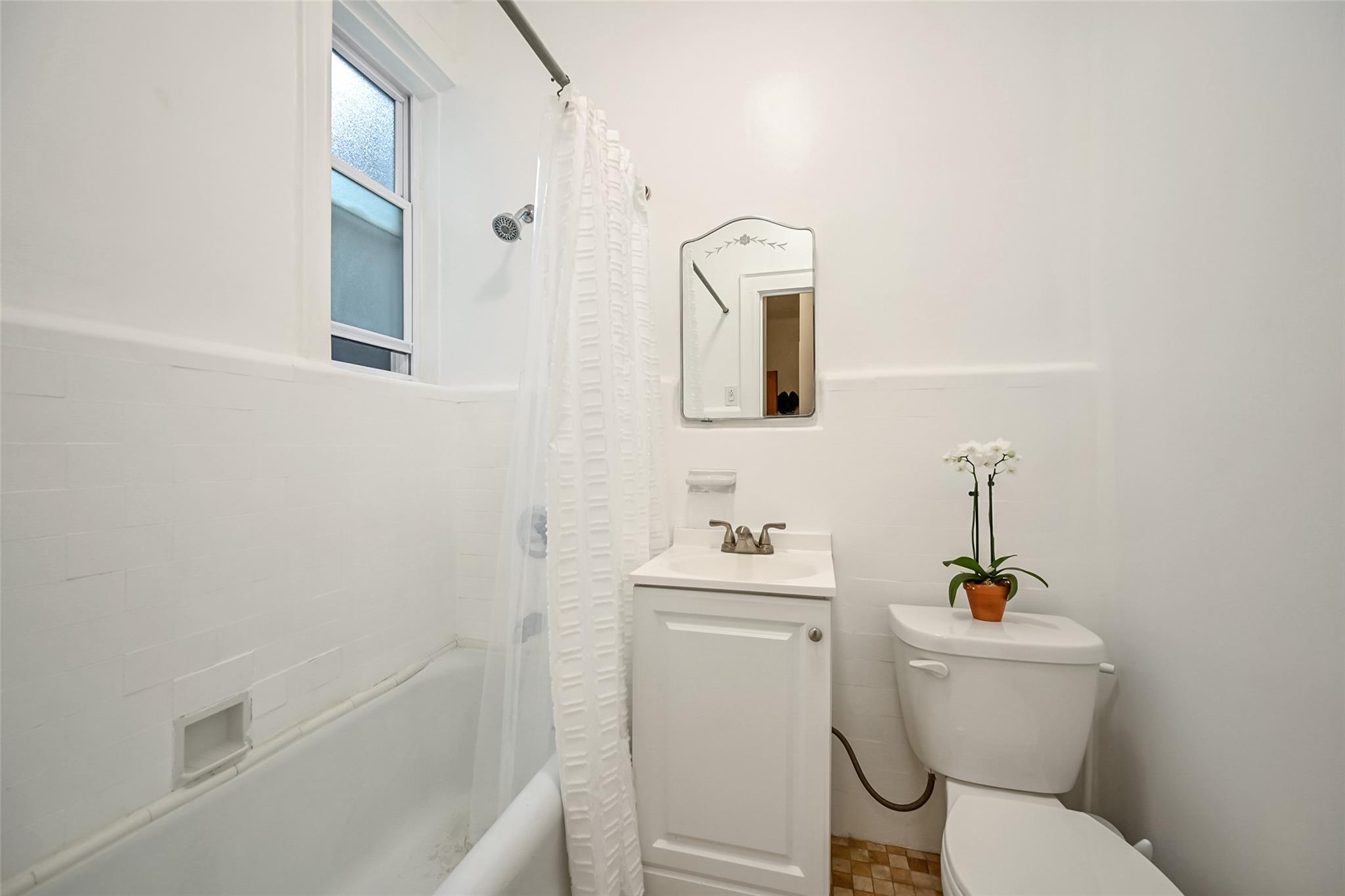Single Family 46th  Queens, NY 11103, MLS-860700-8