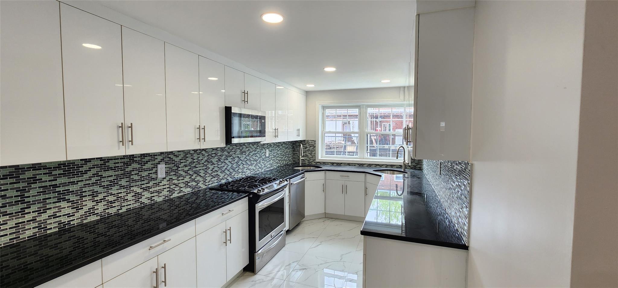 Single Family 76th  Queens, NY 11367, MLS-860715-12