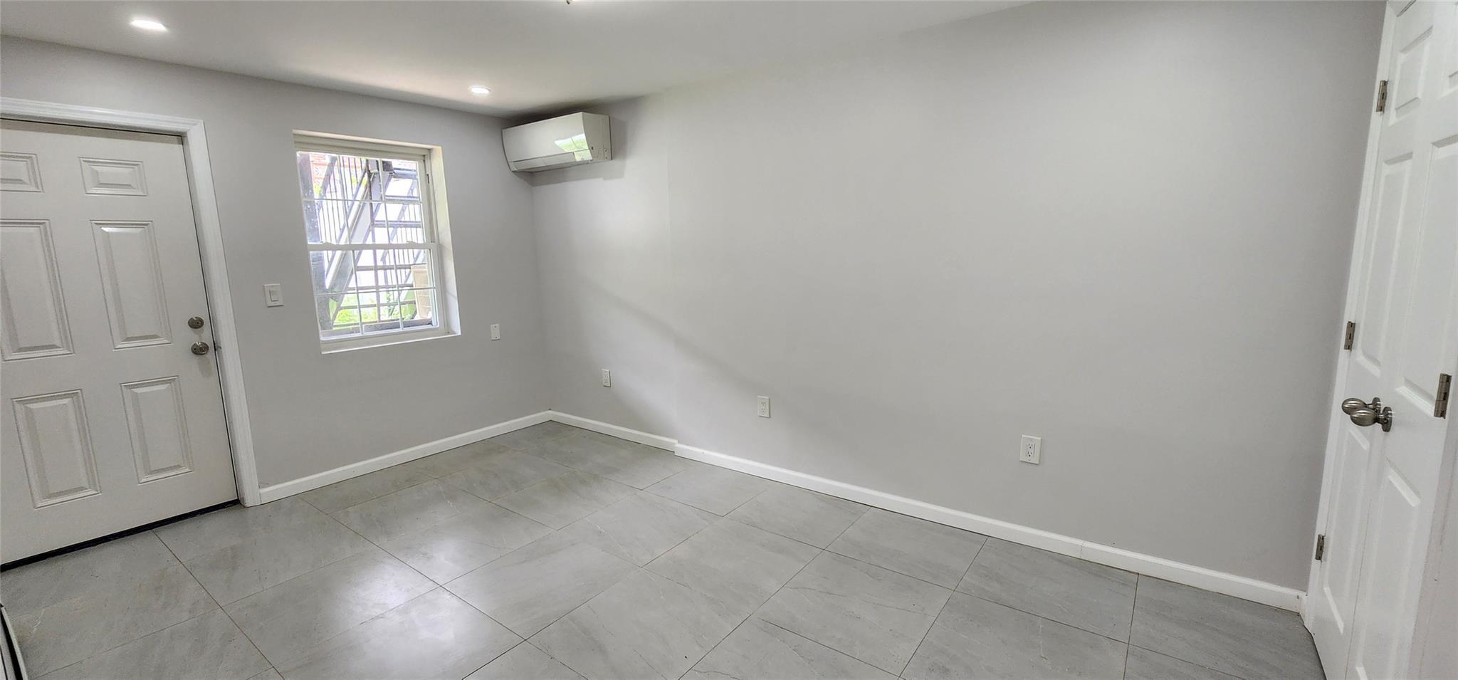 Single Family 76th  Queens, NY 11367, MLS-860715-8