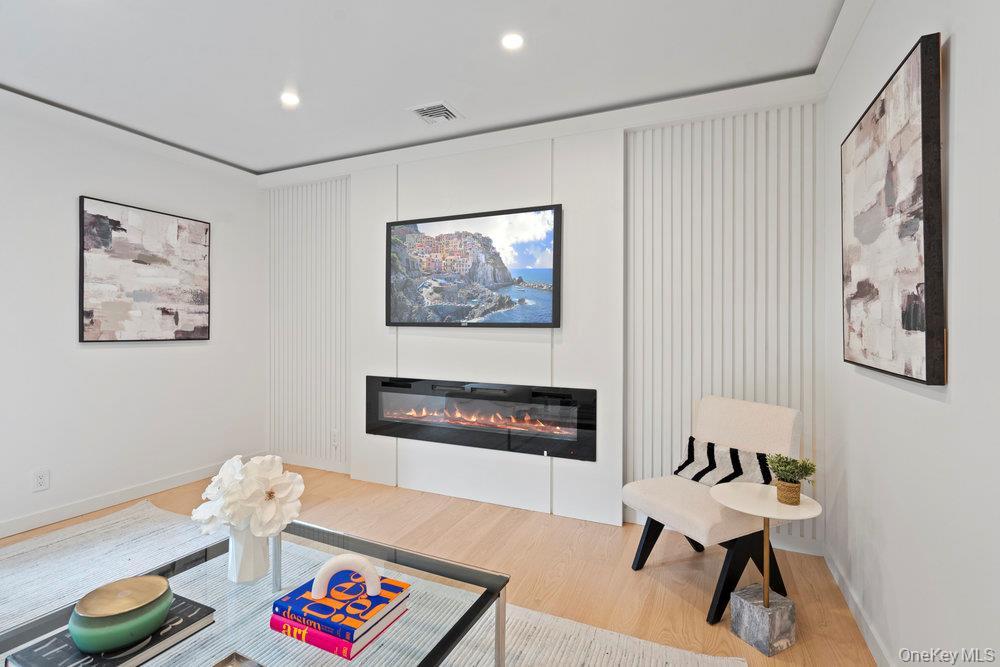 Single Family Bentley Nassau County, NY 11023, MLS-860727-10