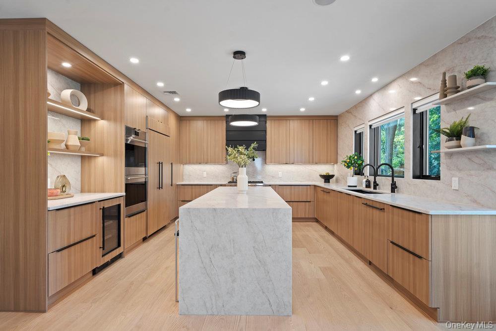 Single Family Bentley Nassau County, NY 11023, MLS-860727-17