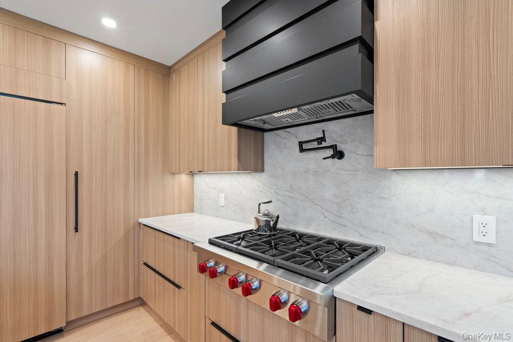 Single Family Bentley Nassau County, NY 11023, MLS-860727-22