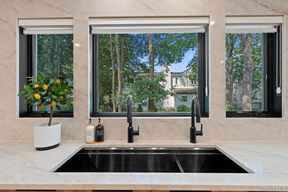 Single Family Bentley Nassau County, NY 11023, MLS-860727-23