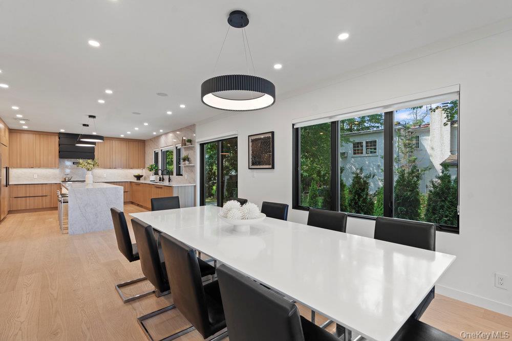 Single Family Bentley Nassau County, NY 11023, MLS-860727-27