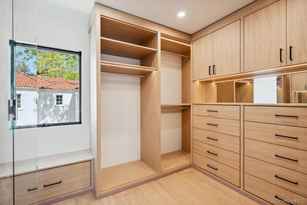 Single Family Bentley Nassau County, NY 11023, MLS-860727-33