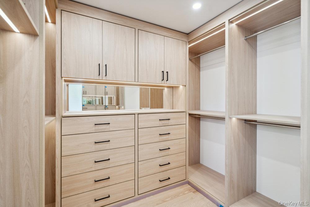 Single Family Bentley Nassau County, NY 11023, MLS-860727-34