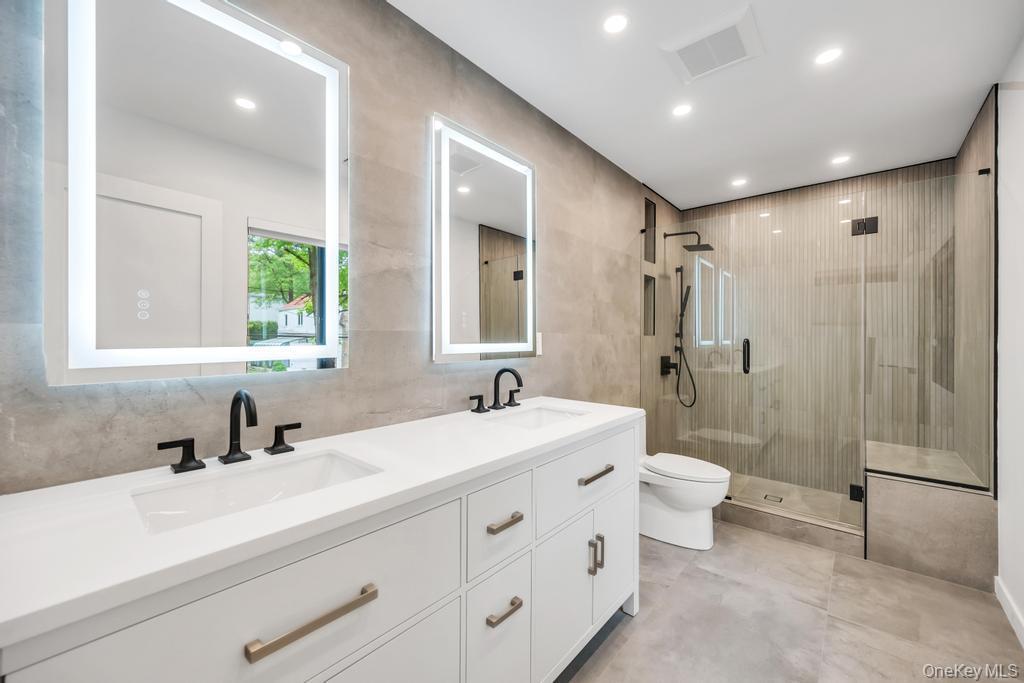 Single Family Bentley Nassau County, NY 11023, MLS-860727-37