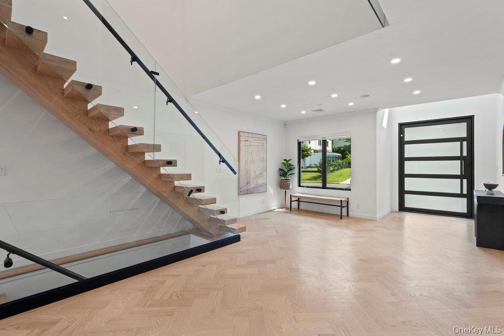 Single Family Bentley Nassau County, NY 11023, MLS-860727-4