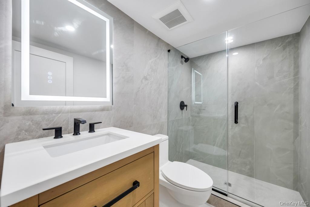 Single Family Bentley Nassau County, NY 11023, MLS-860727-40