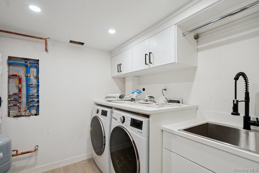 Single Family Bentley Nassau County, NY 11023, MLS-860727-41