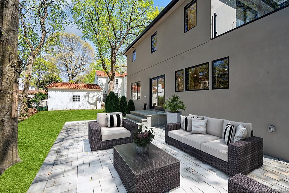 Single Family Bentley Nassau County, NY 11023, MLS-860727-43