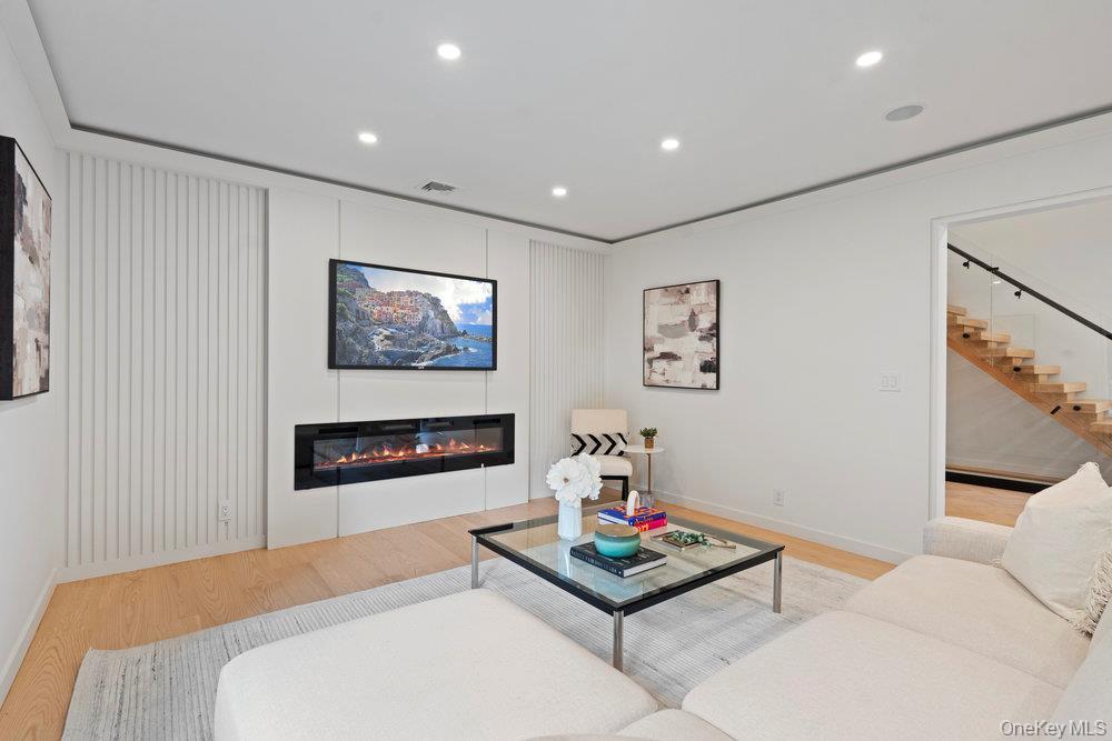 Single Family Bentley Nassau County, NY 11023, MLS-860727-6