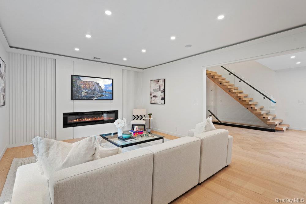 Single Family Bentley Nassau County, NY 11023, MLS-860727-7