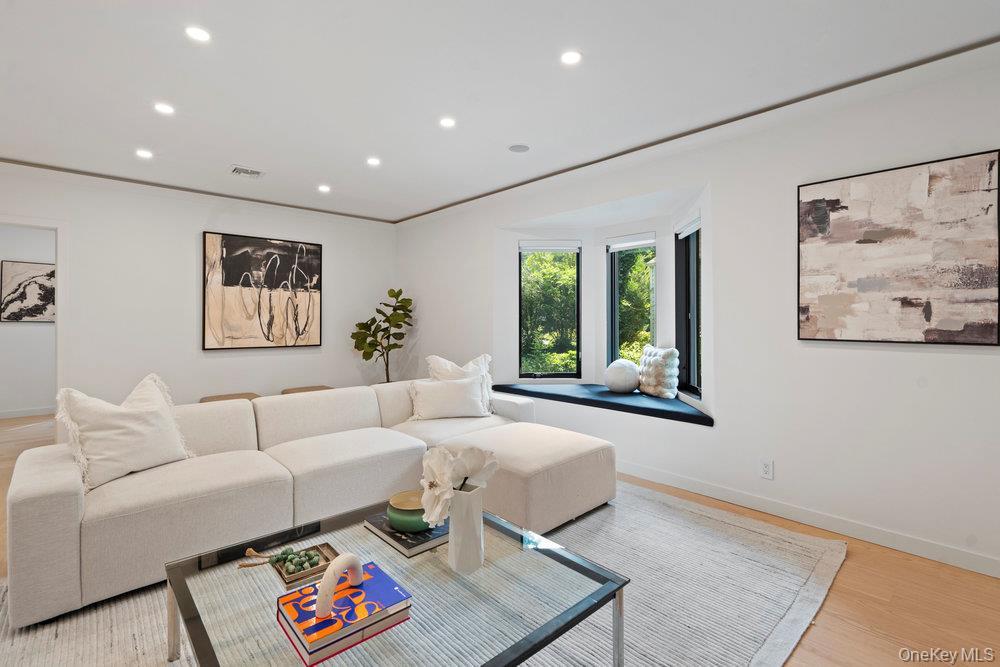 Single Family Bentley Nassau County, NY 11023, MLS-860727-8