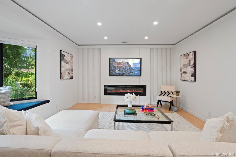 Single Family Bentley Nassau County, NY 11023, MLS-860727-9