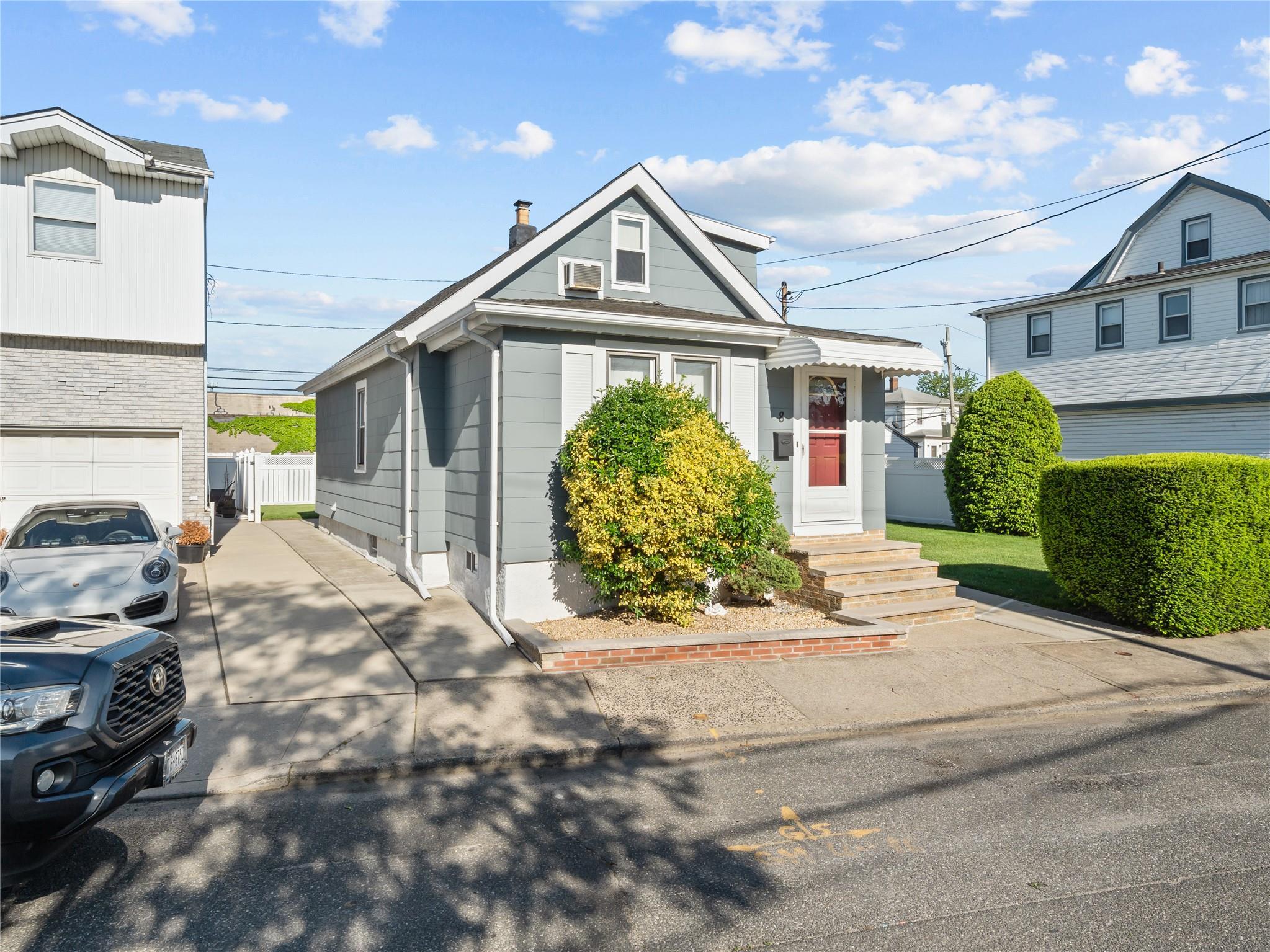 Single Family Savoy  Nassau County, NY 11003, MLS-860732-3