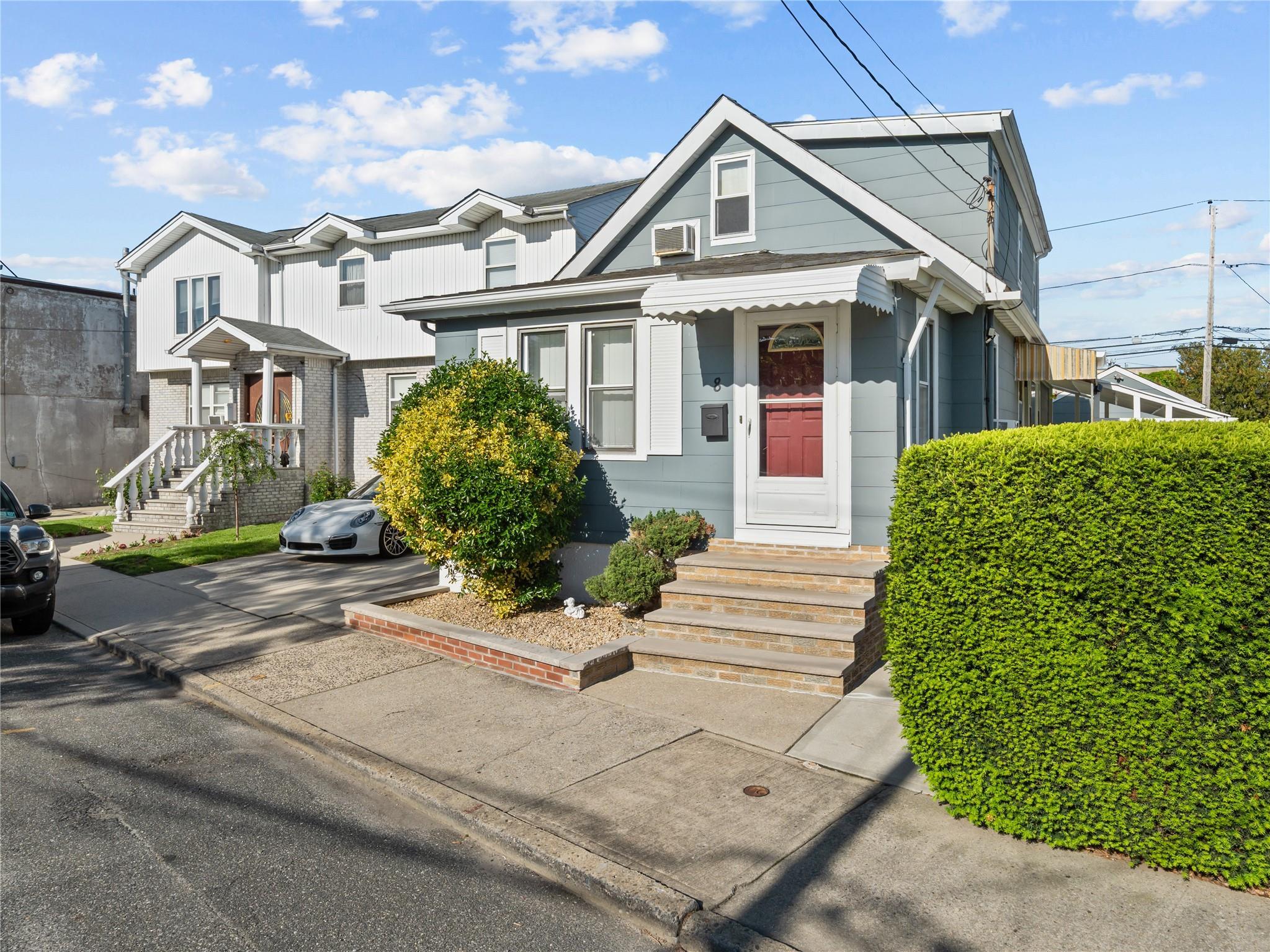Single Family Savoy  Nassau County, NY 11003, MLS-860732-4