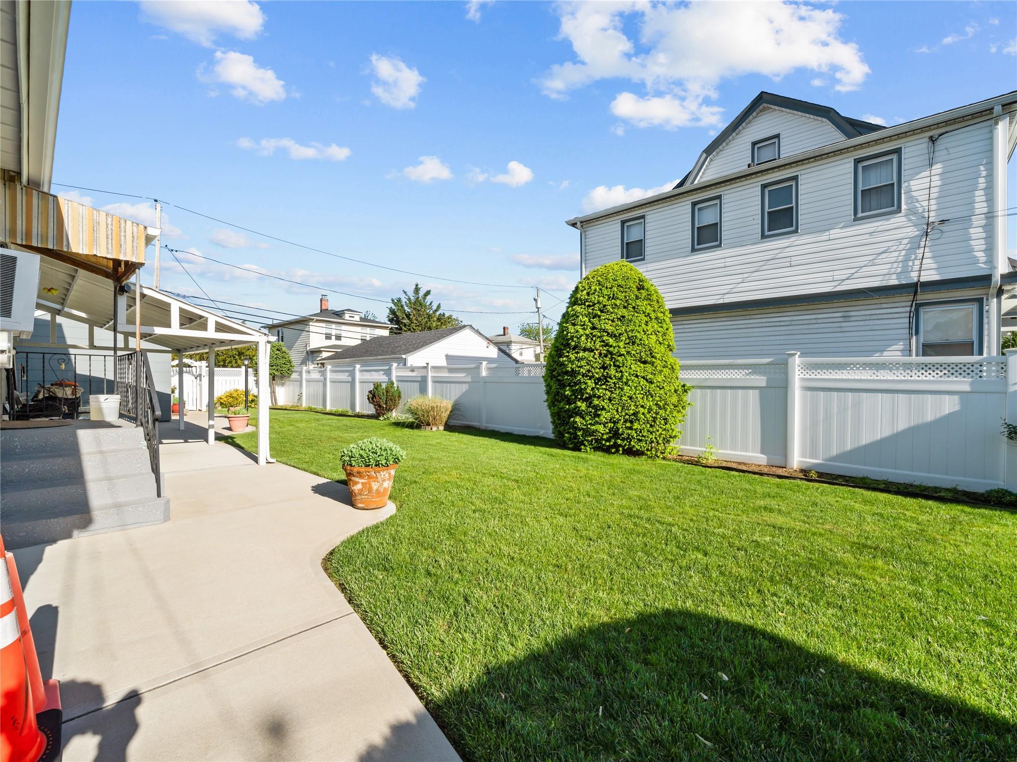 Single Family Savoy  Nassau County, NY 11003, MLS-860732-5