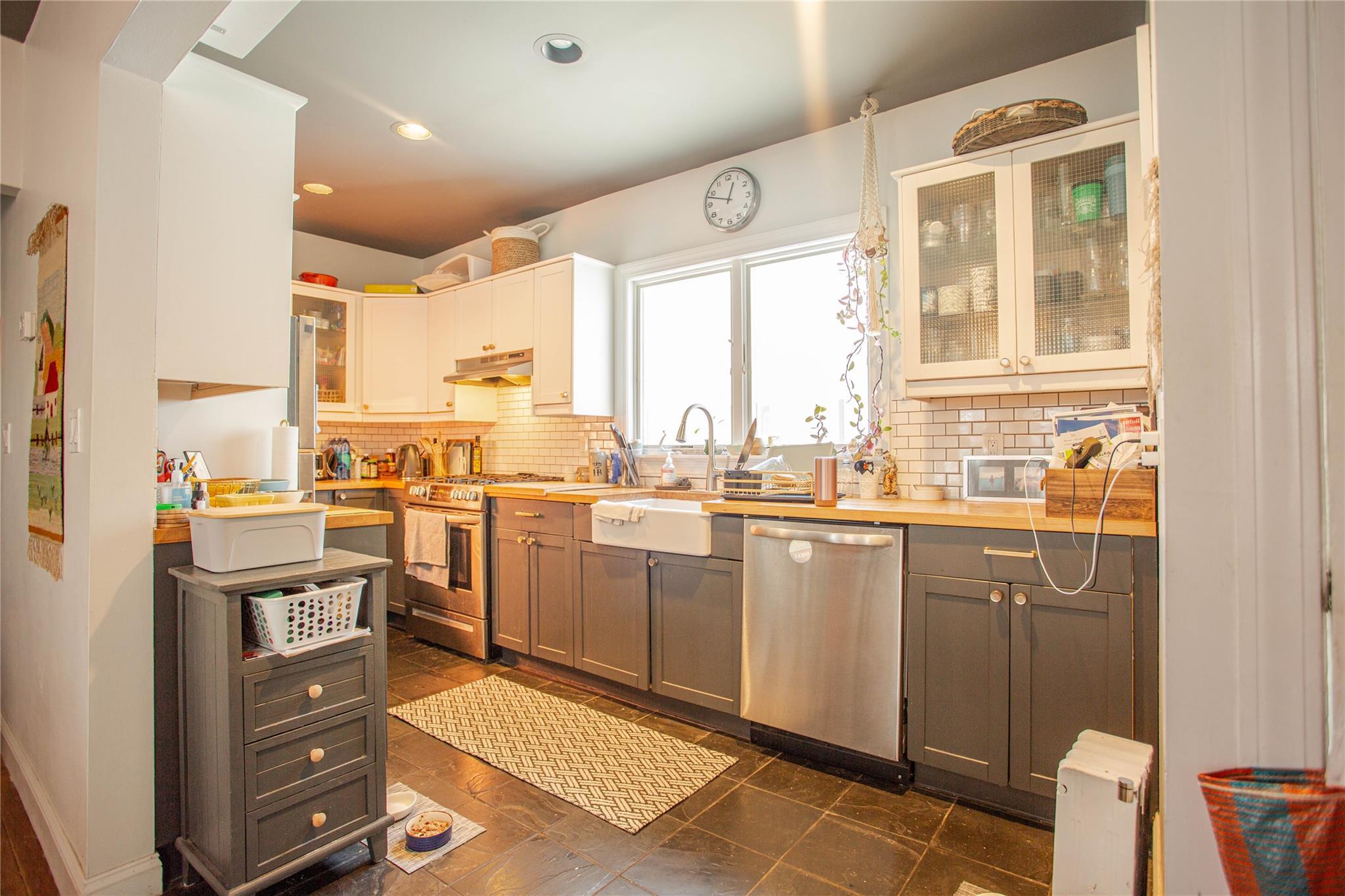 Single Family Walnut  Nassau County, NY 11561, MLS-860738-10