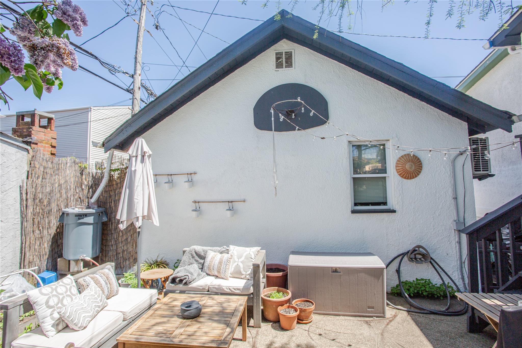 Single Family Walnut  Nassau County, NY 11561, MLS-860738-25