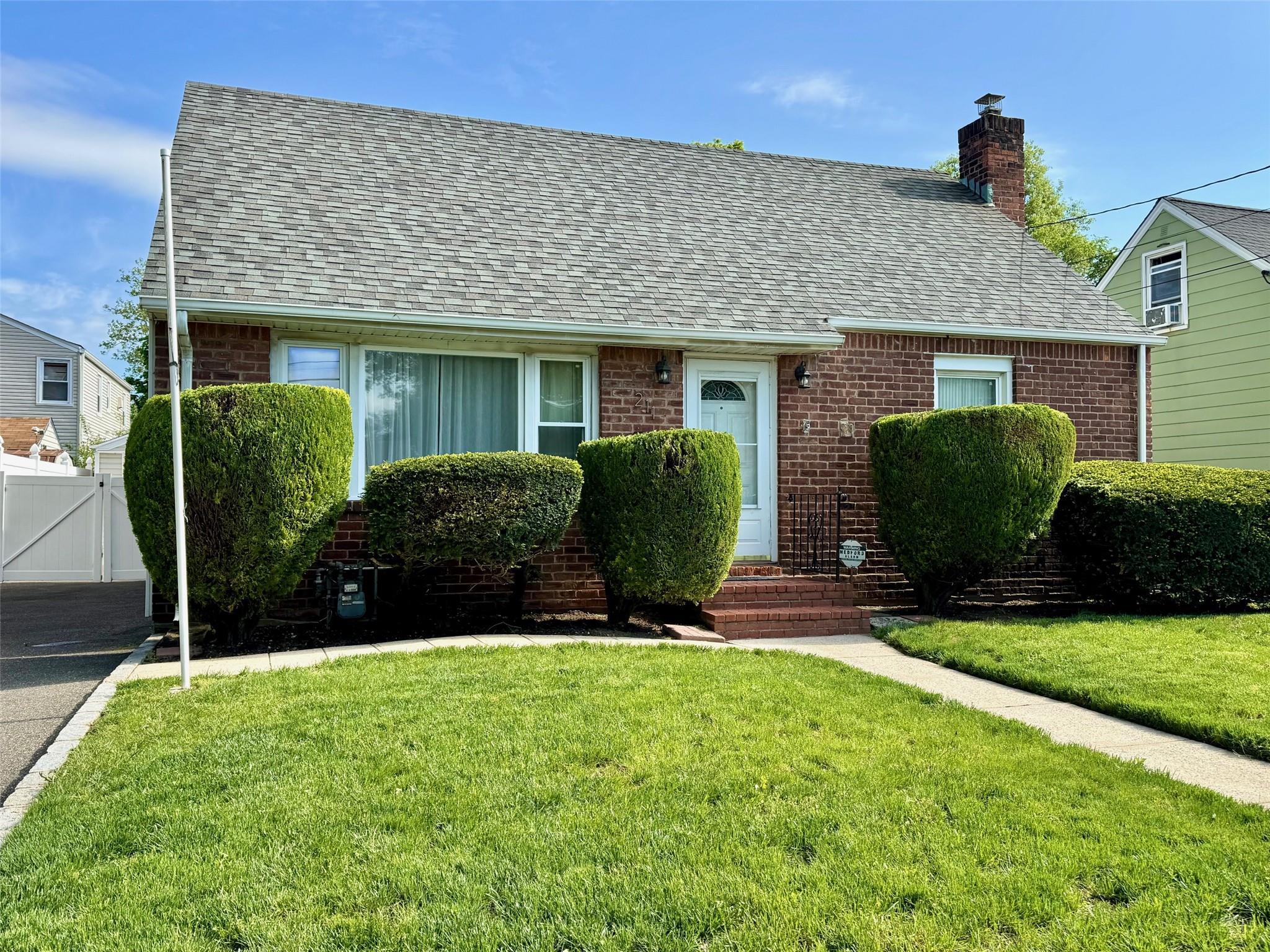 Single Family Marshall  Nassau County, NY 11550, MLS-860768-2