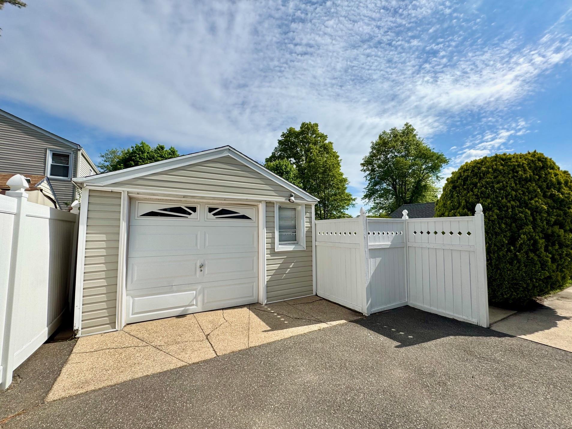 Single Family Marshall  Nassau County, NY 11550, MLS-860768-22