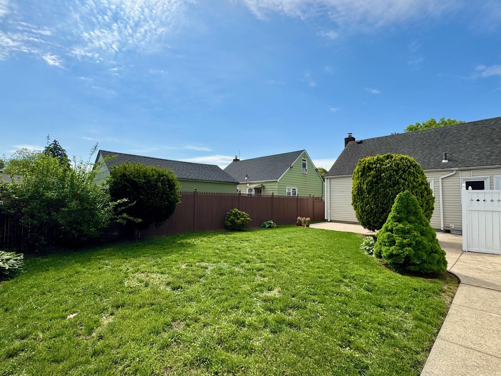Single Family Marshall  Nassau County, NY 11550, MLS-860768-26
