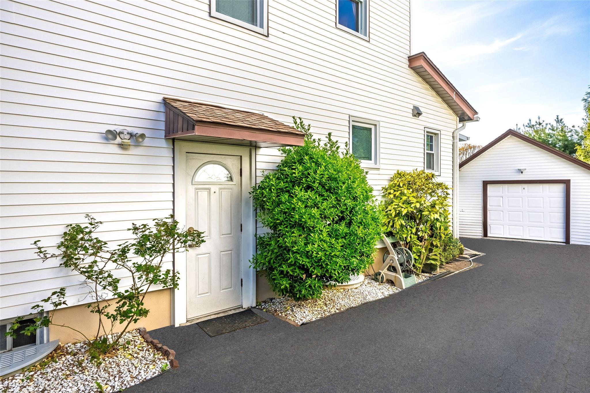 Single Family Hancock  Nassau County, NY 11557, MLS-860772-27