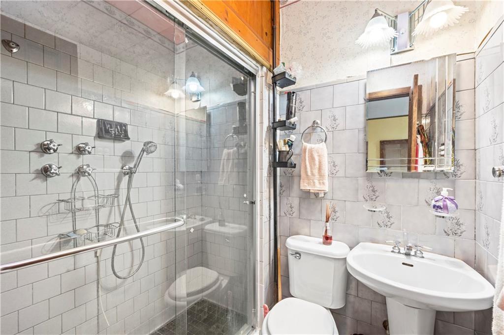 Single Family Monroe  Brooklyn, NY 11221, MLS-860782-25