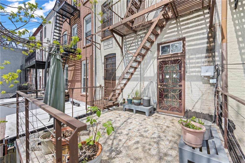 Single Family Monroe  Brooklyn, NY 11221, MLS-860782-4