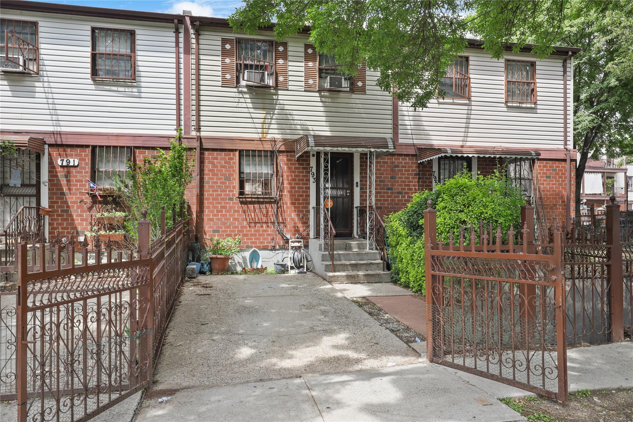Single Family Jackson  Bronx, NY 10456, MLS-860783-2