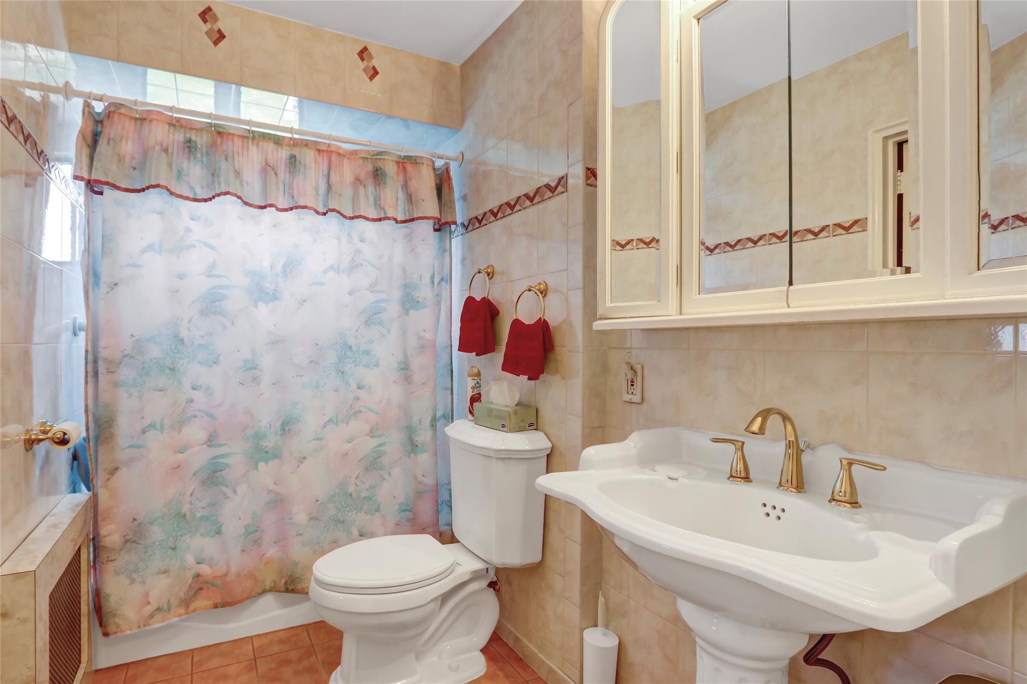 Single Family Balchen  Nassau County, NY 11762, MLS-860793-16