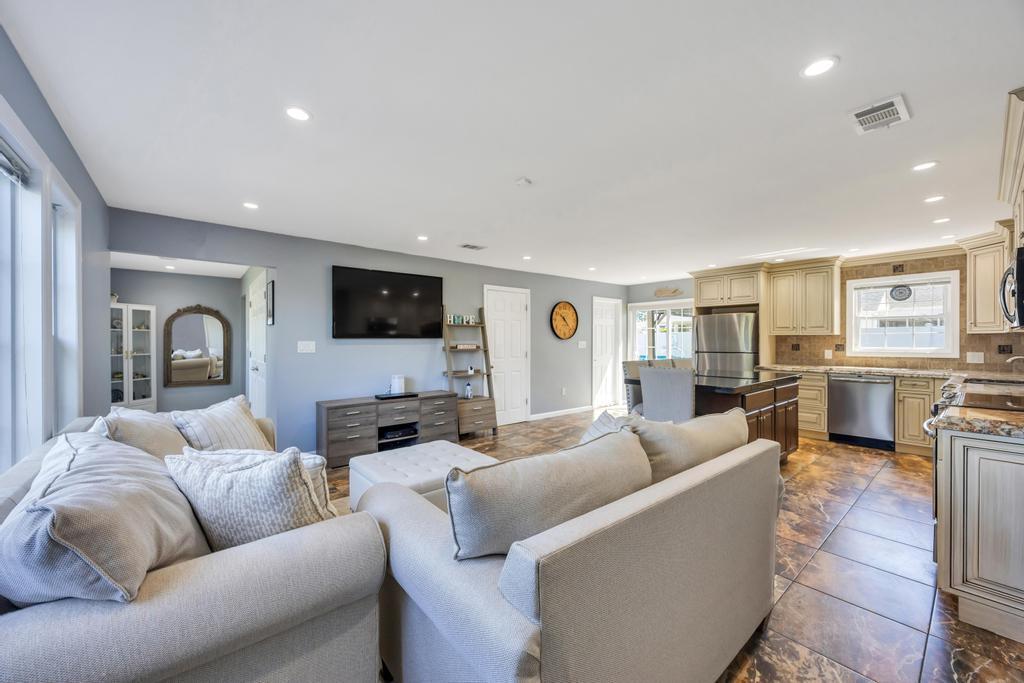 Single Family Saddle  Nassau County, NY 11756, MLS-860798-10