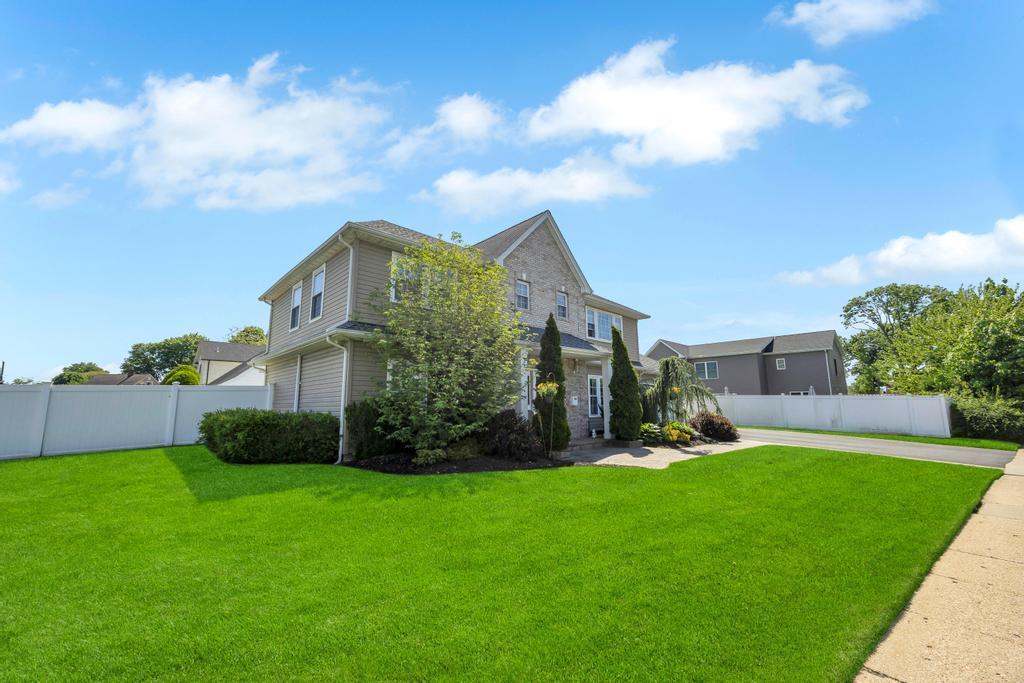 Single Family Saddle  Nassau County, NY 11756, MLS-860798-2