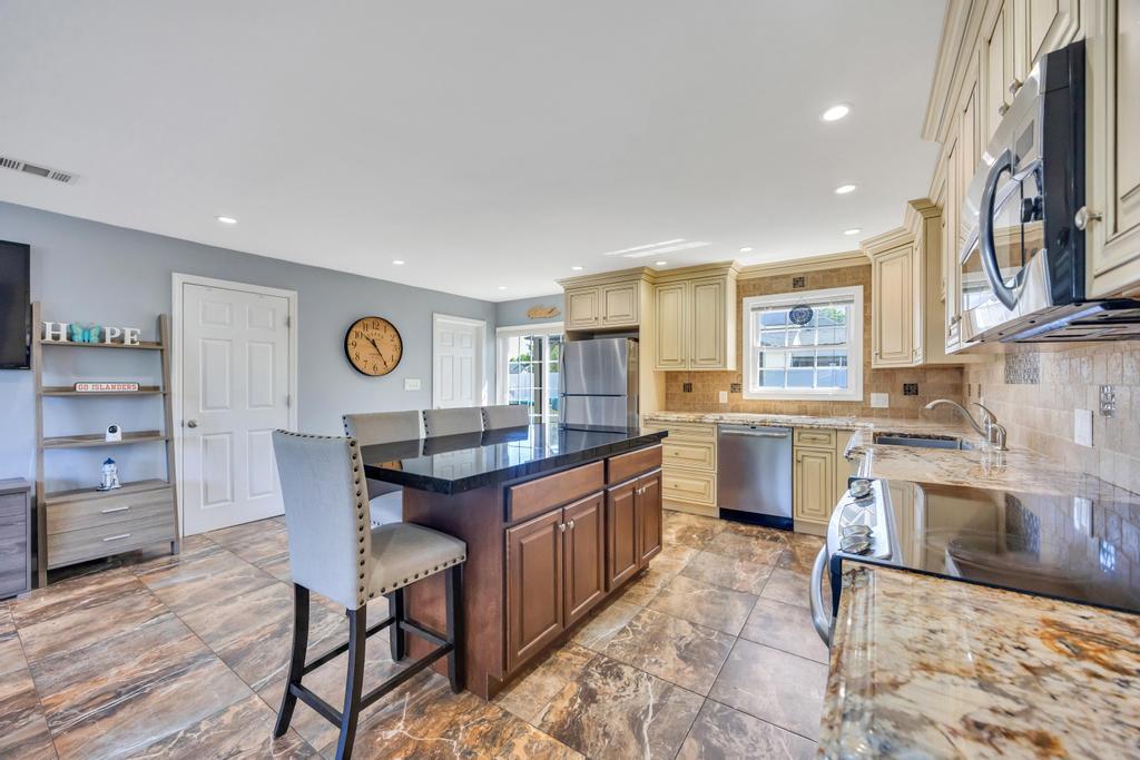 Single Family Saddle  Nassau County, NY 11756, MLS-860798-7