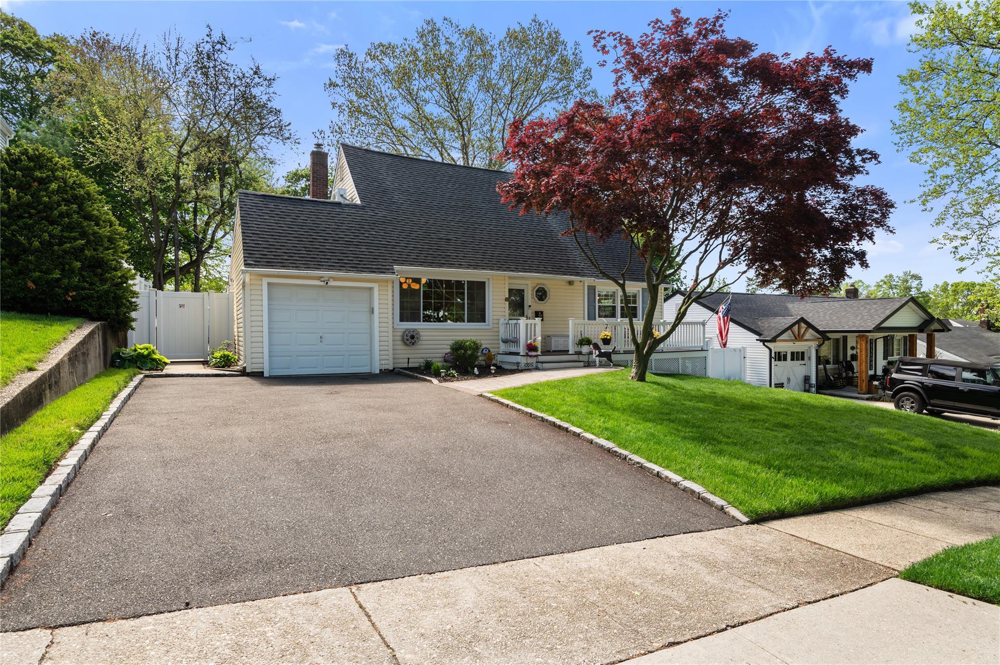 Single Family Paine  Nassau County, NY 11735, MLS-860812-2