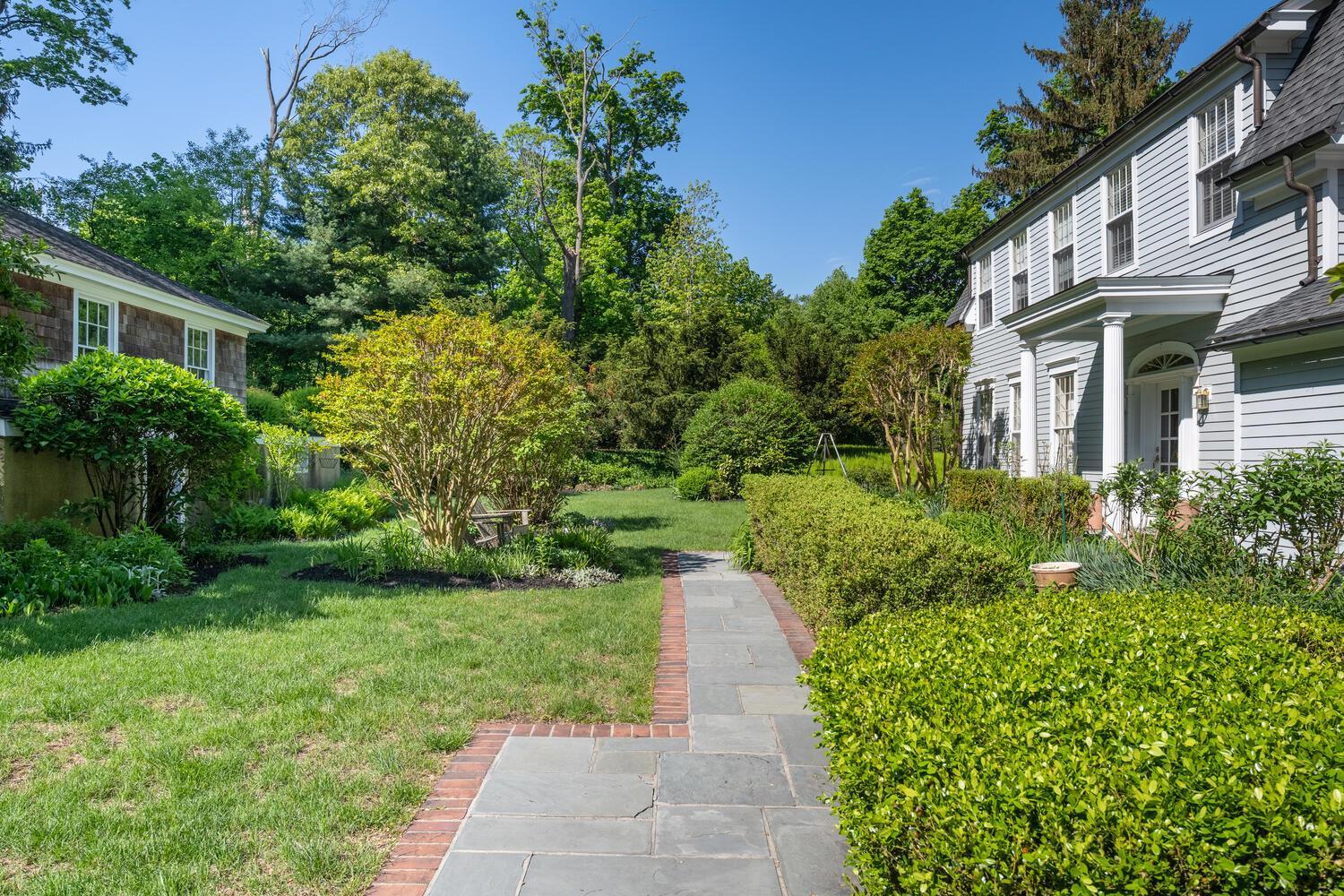 Single Family Cove  Nassau County, NY 11771, MLS-860829-2