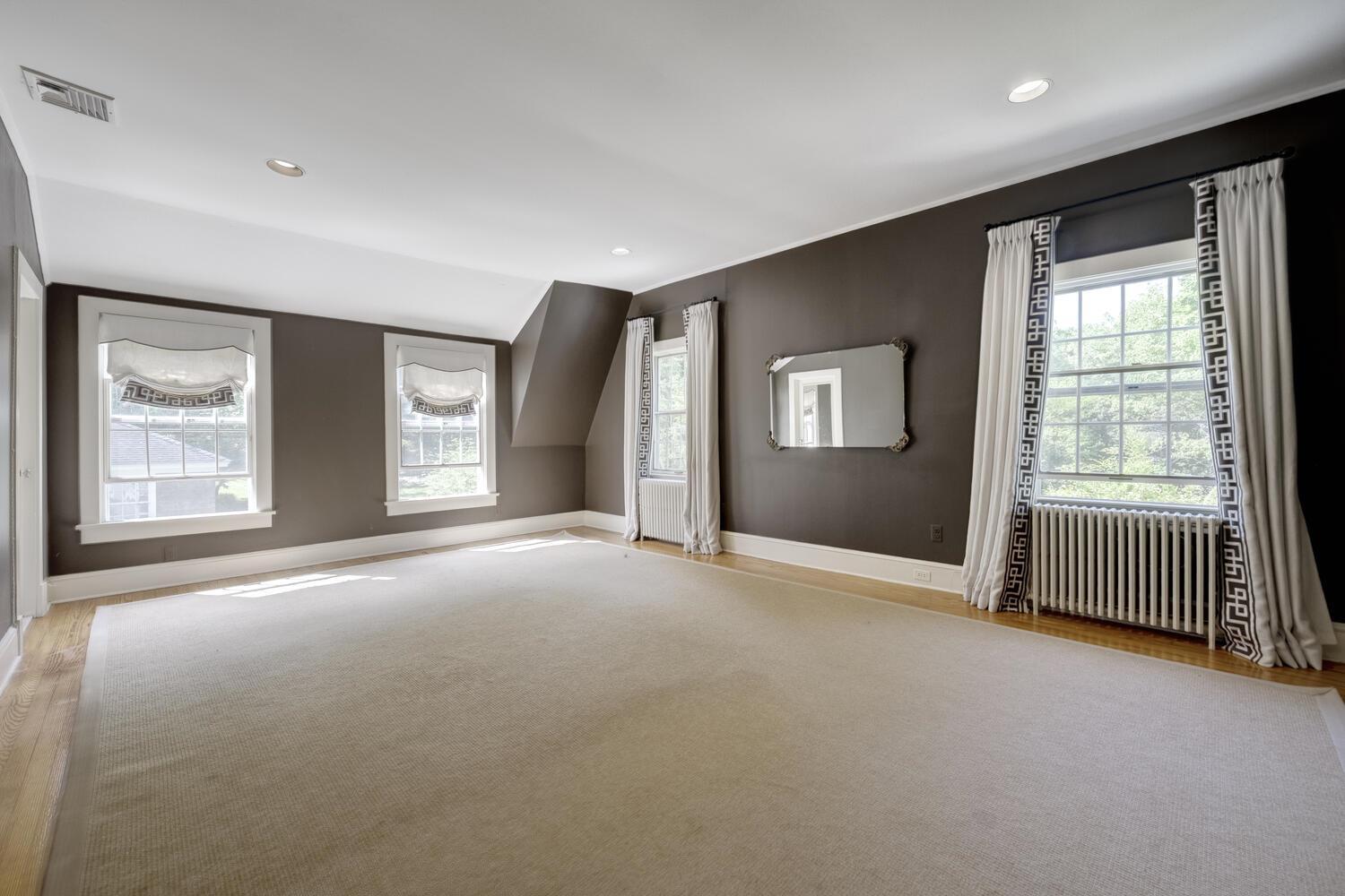 Single Family Cove  Nassau County, NY 11771, MLS-860829-21