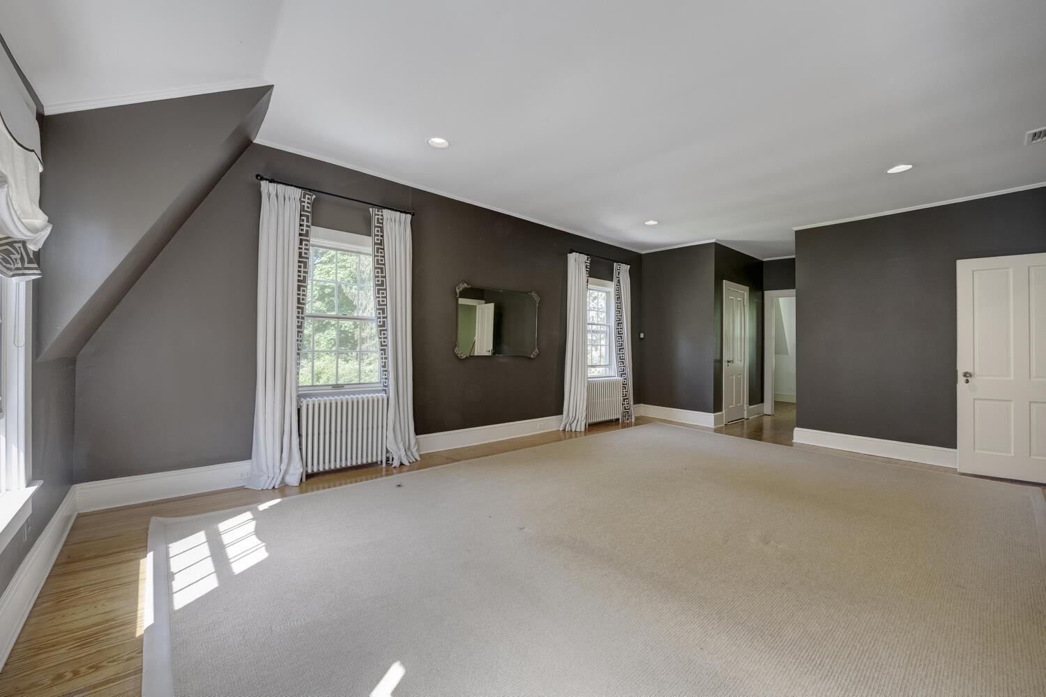 Single Family Cove  Nassau County, NY 11771, MLS-860829-22