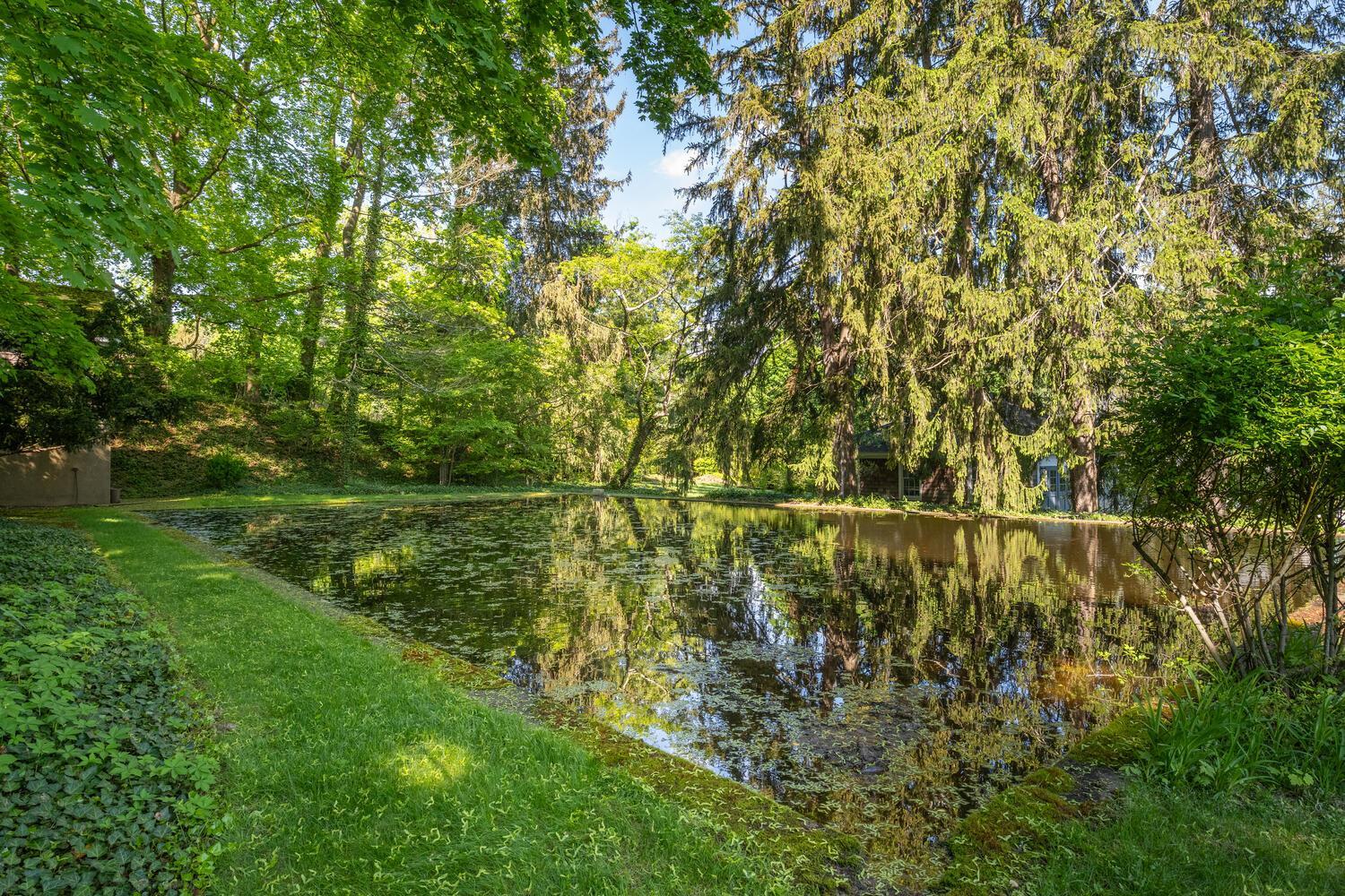 Single Family Cove  Nassau County, NY 11771, MLS-860829-29