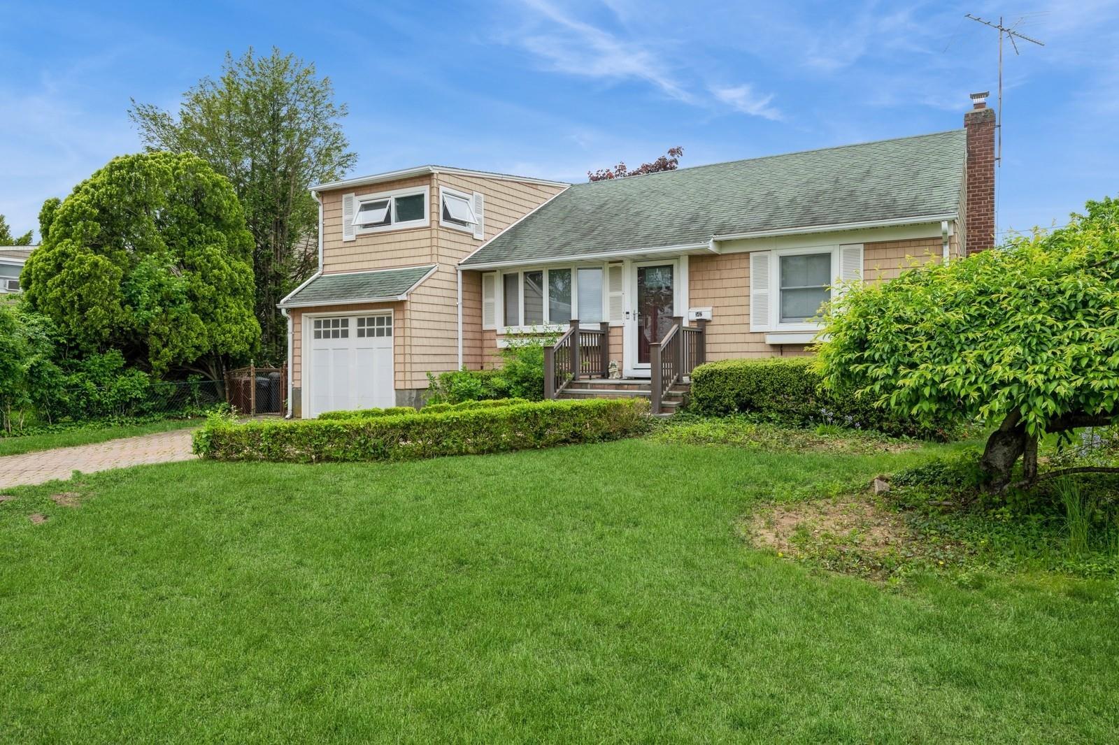 Single Family Kell  Nassau County, NY 11783, MLS-860834-2