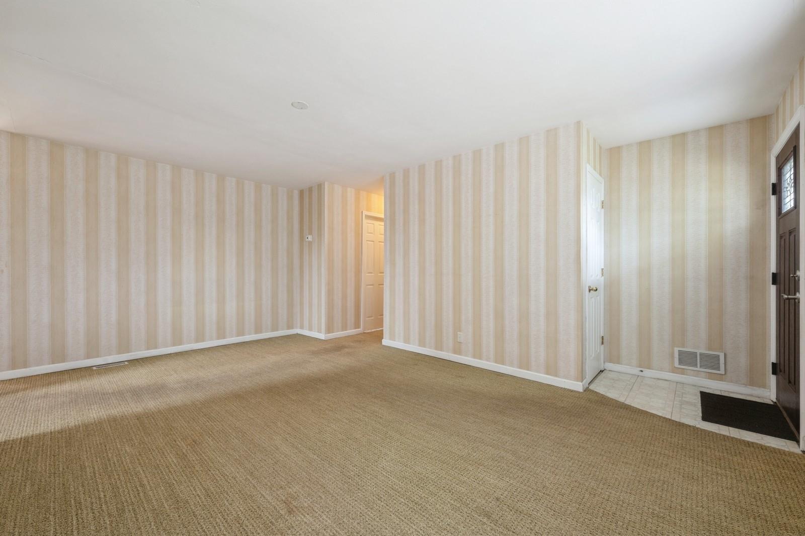 Single Family Kell  Nassau County, NY 11783, MLS-860834-8