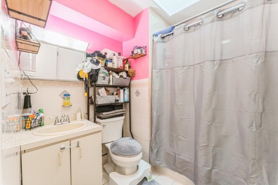 Single Family Bayview  Nassau County, NY 11096, MLS-860838-17