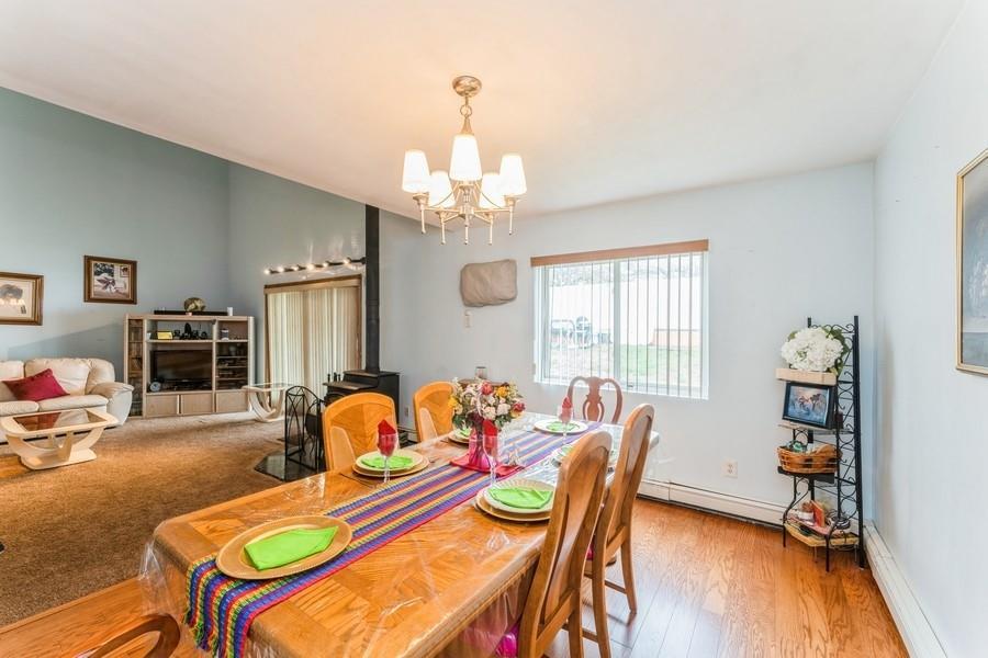 Single Family Bayview  Nassau County, NY 11096, MLS-860838-4