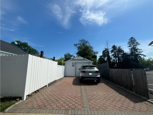 Single Family Barwick  Nassau County, NY 11501, MLS-860848-24