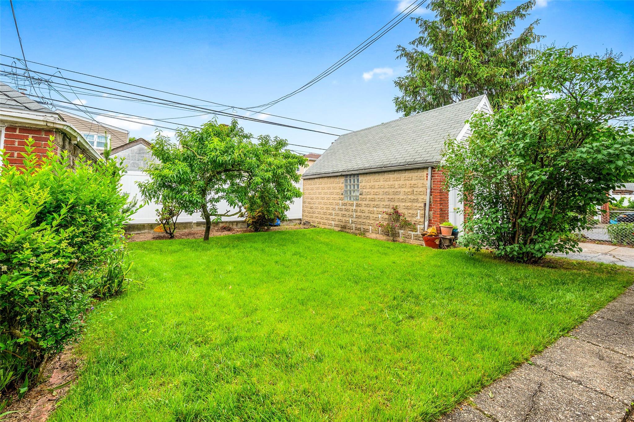 Single Family 234th  Queens, NY 11422, MLS-860867-25